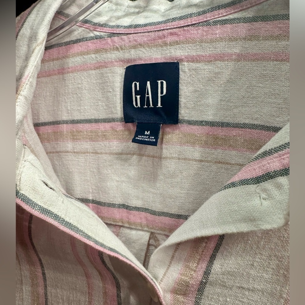 NWOT GAP Linen Button Down Shirt - Medium